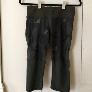 Lululemon Camo & camp green crops
